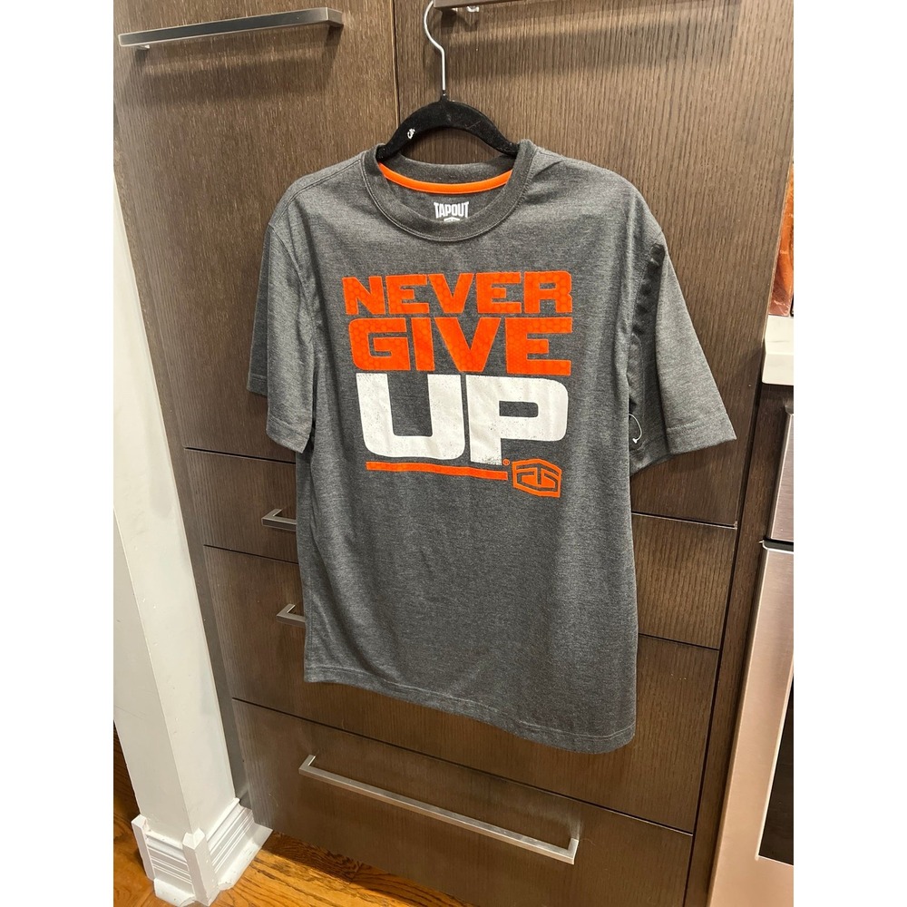Tapout‎ Shirt Mens small Gray Never Give Up Short Sleeve MMA Workout Logo